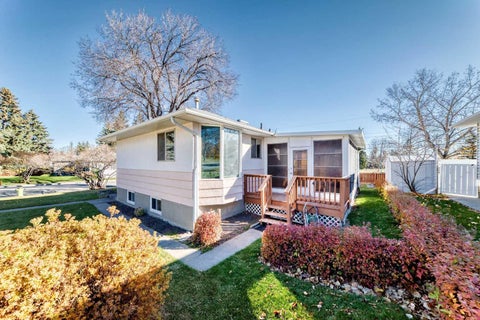 Photo of 3 Croydon Road NW, Calgary, AB T2K 1S4 (MLS # A2345642)