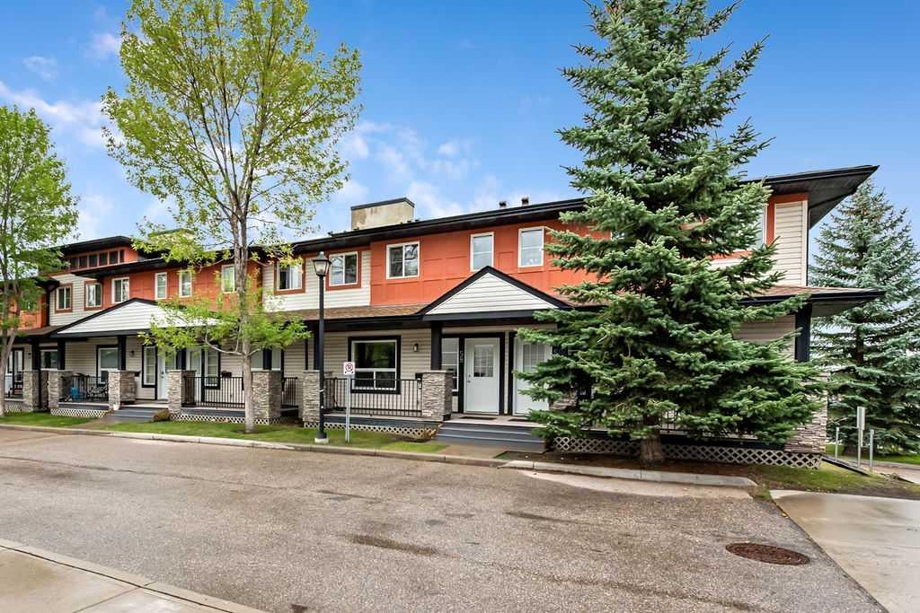 Photo of 58 Eversyde Common SW, Calgary, AB T2Y 4Z7 (MLS # A2346048)