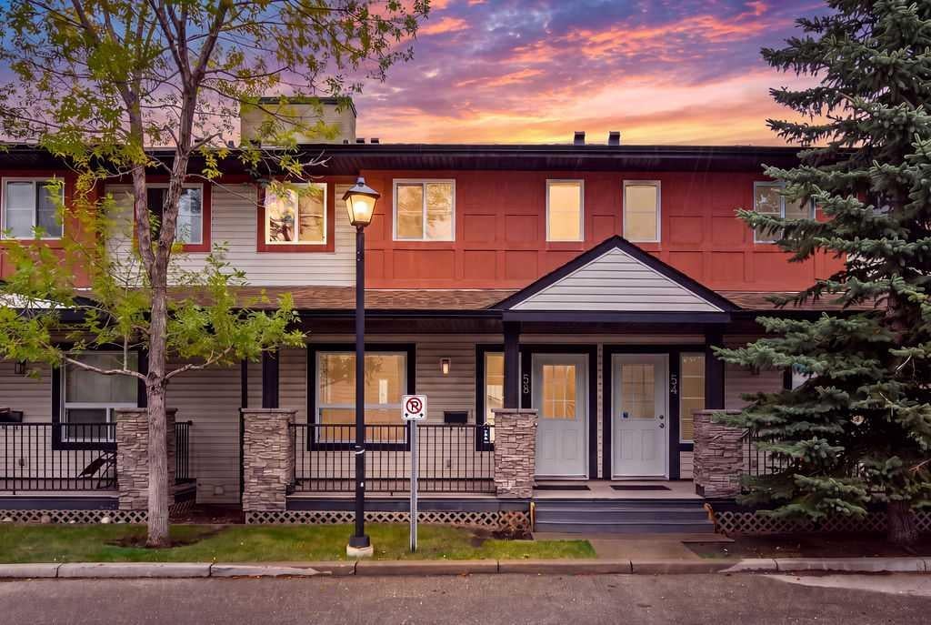Photo of 58 Eversyde Common SW, Calgary, AB T2Y 4Z7 (MLS # A2346048)