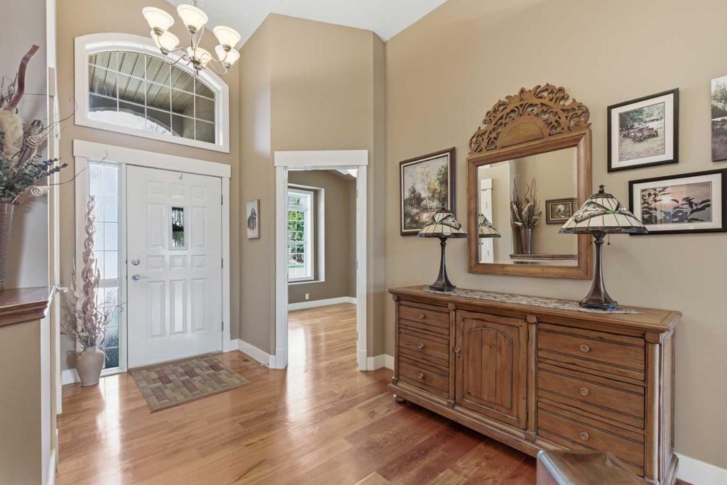 Photo of 183 Discovery Ridge Way SW, Calgary, AB T3H 5G3 (MLS # A2309044)