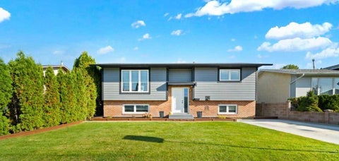 Photo of 190 Sprague Way SE, Medicine Hat, AB T1B 2K3 (MLS # A2350316)