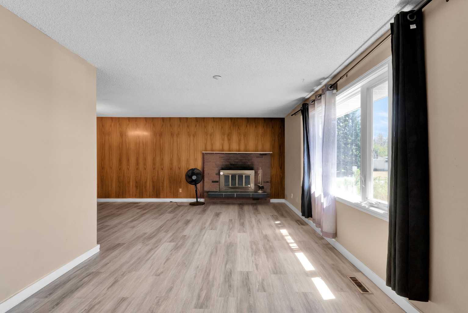 5439 Dalrymple Crescent NW