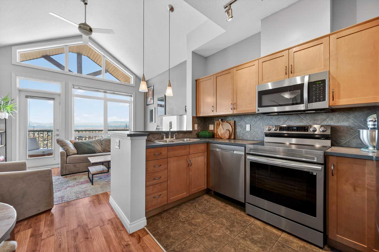 169 Rockyledge View NW 10