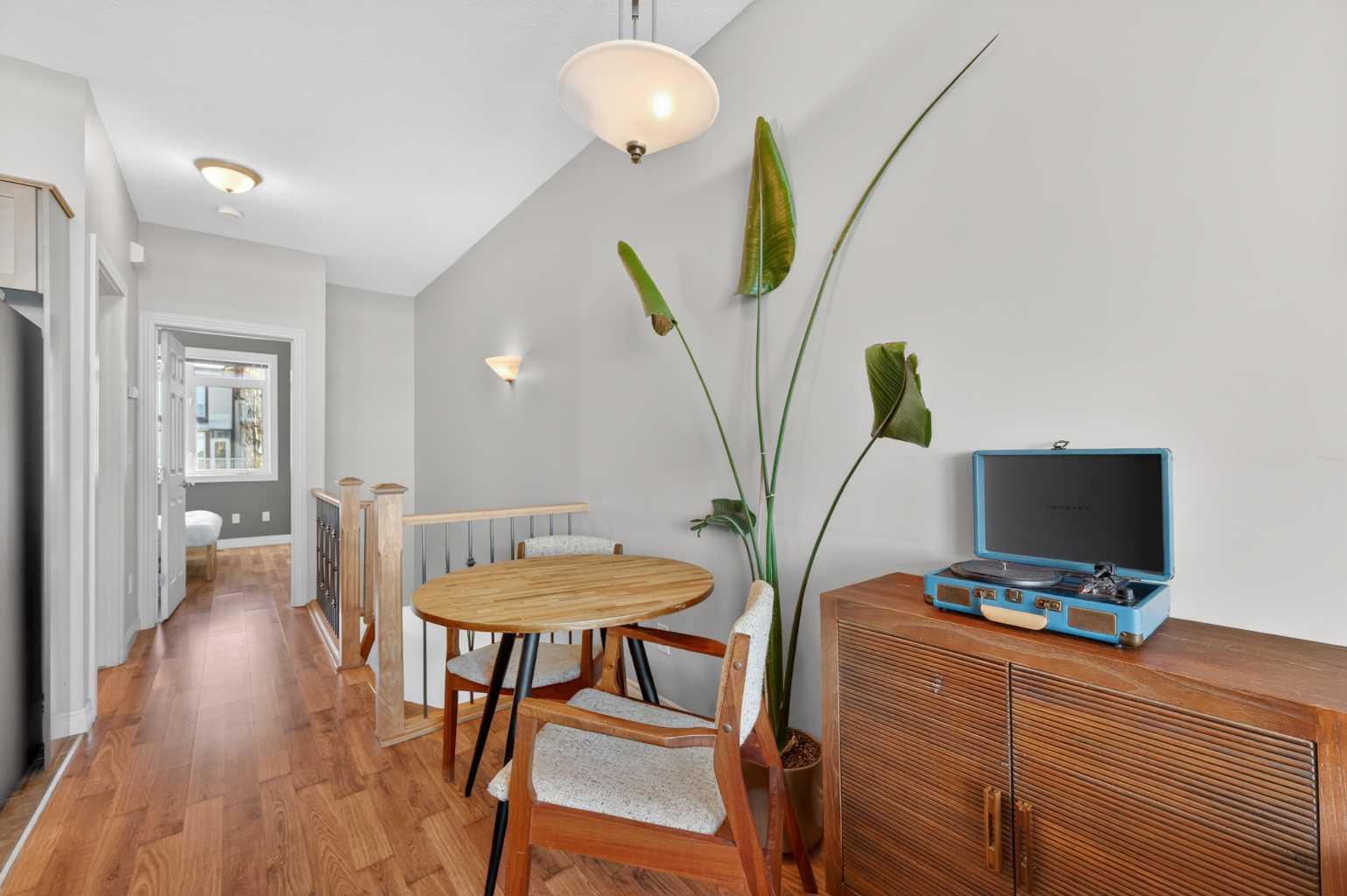 169 Rockyledge View NW 10