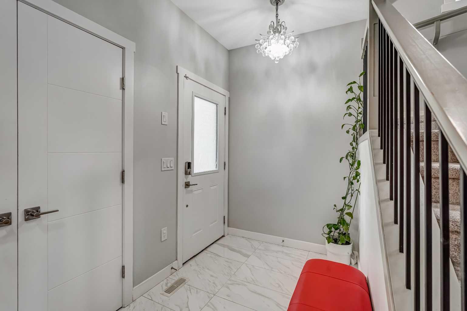 349 Corner Meadows Way NE