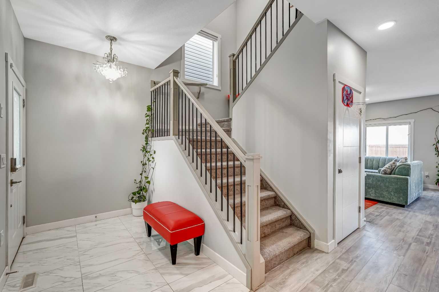 349 Corner Meadows Way NE