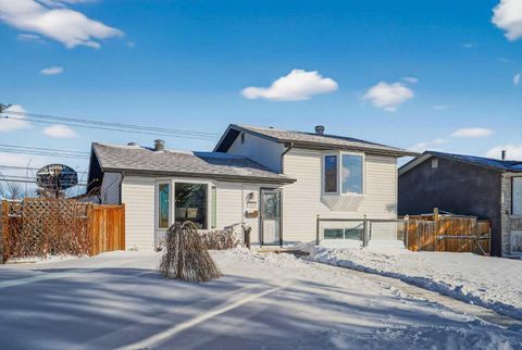 1028 Penrith Crescent SE Calgary AB T2A 2H7