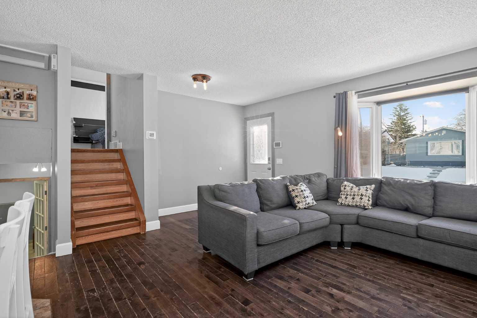 1028 Penrith Crescent SE