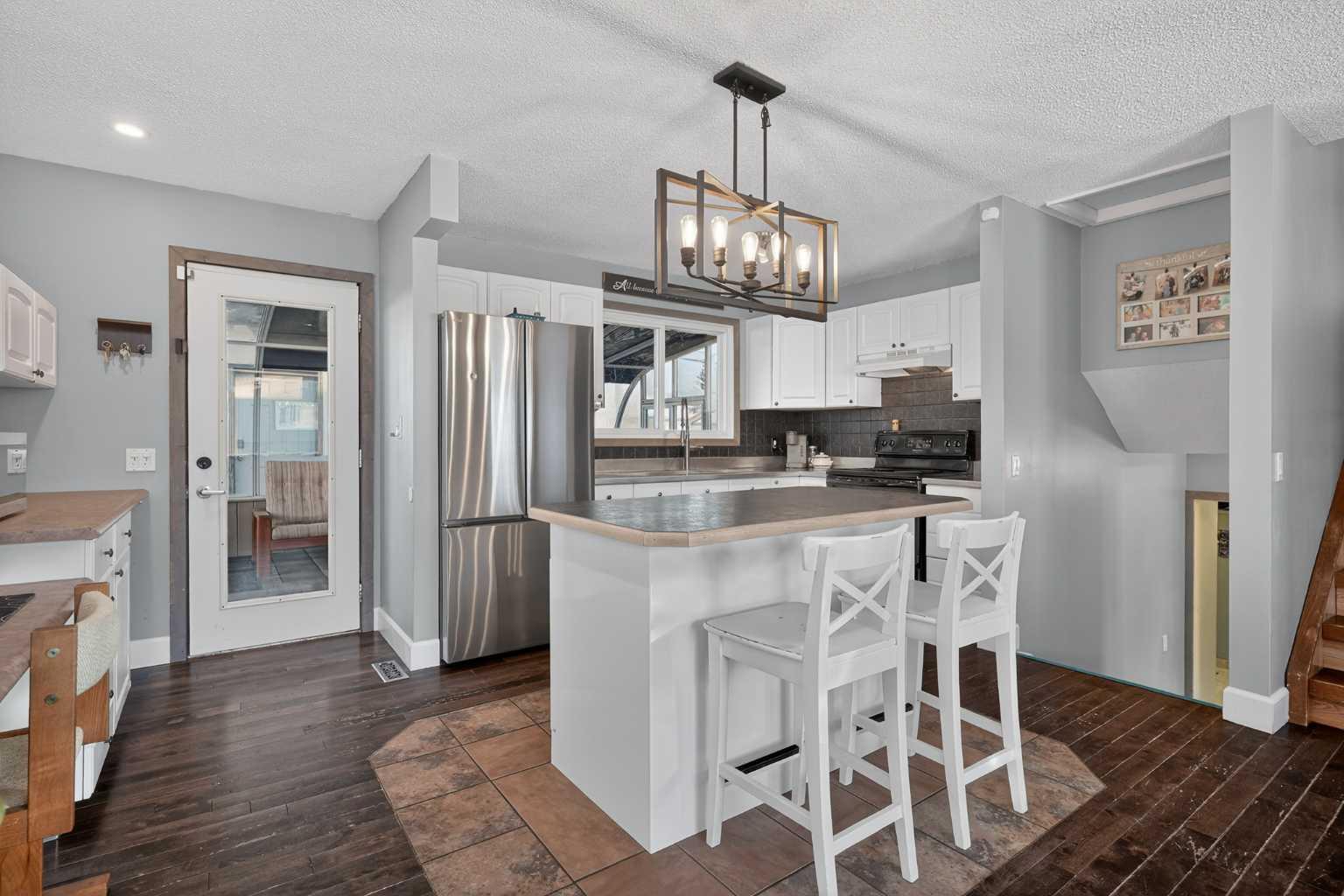 1028 Penrith Crescent SE