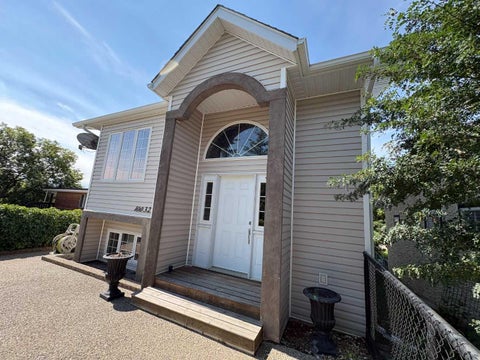 Photo of 10032 102 Street, Peace River, AB T8S 1S5 (MLS # A2334778)