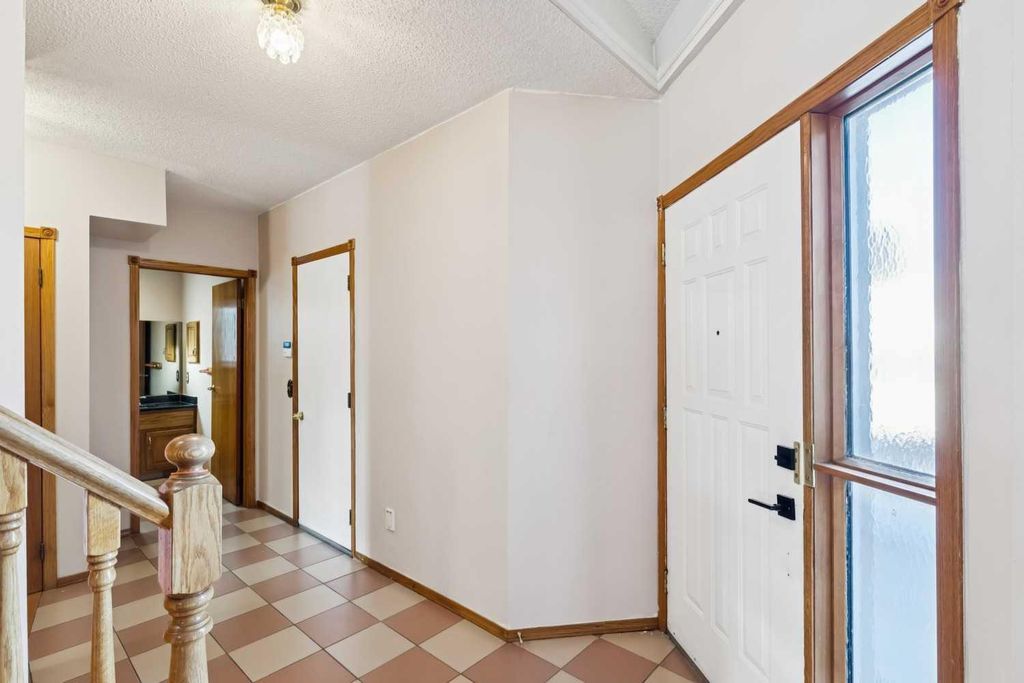 Photo of 2203 Sirocco Drive SW, Calgary, AB T3H 2T9 (MLS # A2287011)