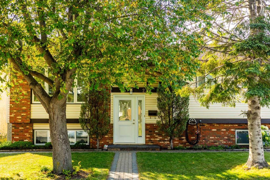 Photo of 23 Whitlock Close NE, Calgary, AB T1Y 4X2 (MLS # A2287517)