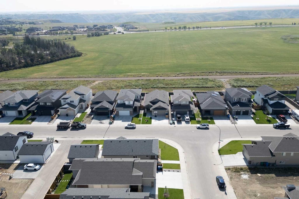 Photo of 556 Riverhills Way W, Lethbridge, AB T1K 8H8 (MLS # A2337272)