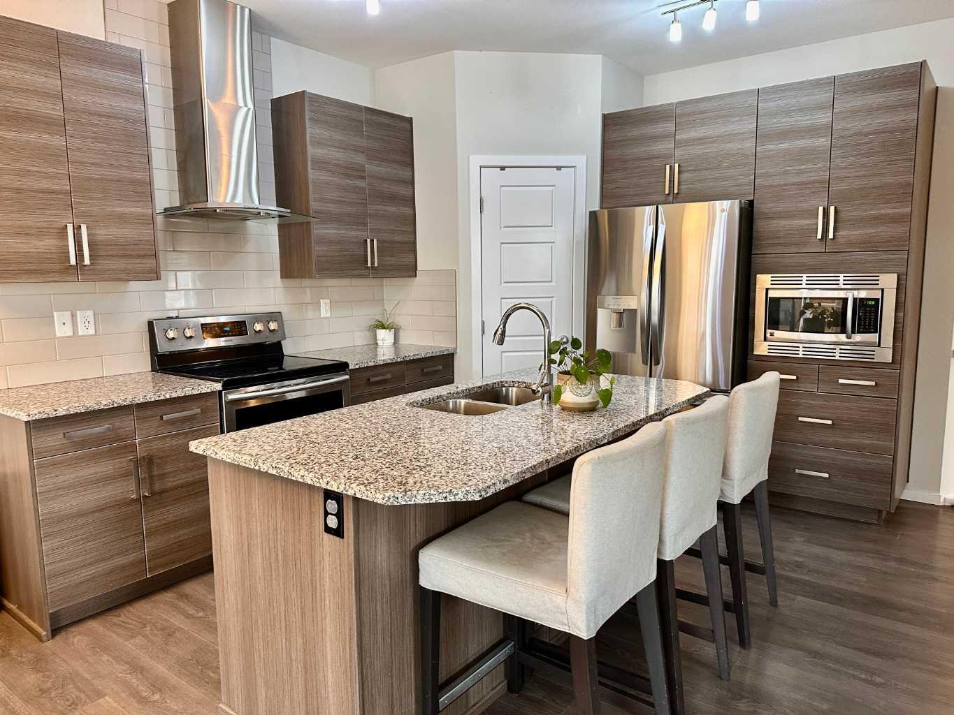 802 Miners Boulevard W