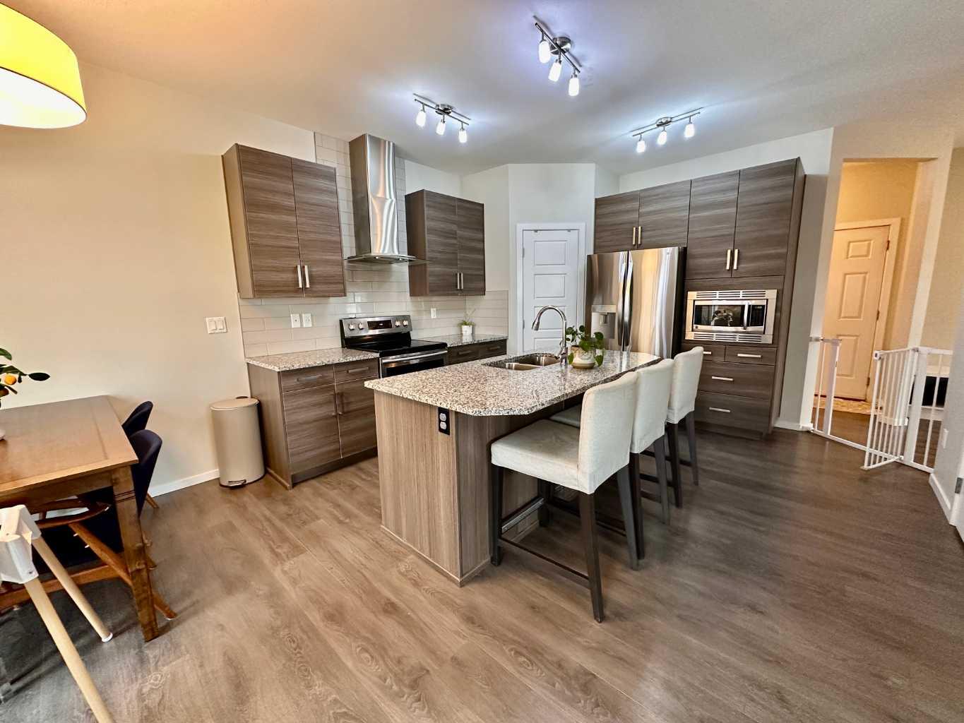 802 Miners Boulevard W