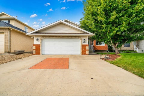 Photo of 896 Spruce Way SE, Medicine Hat, AB T1B 4M7 (MLS # A2342735)