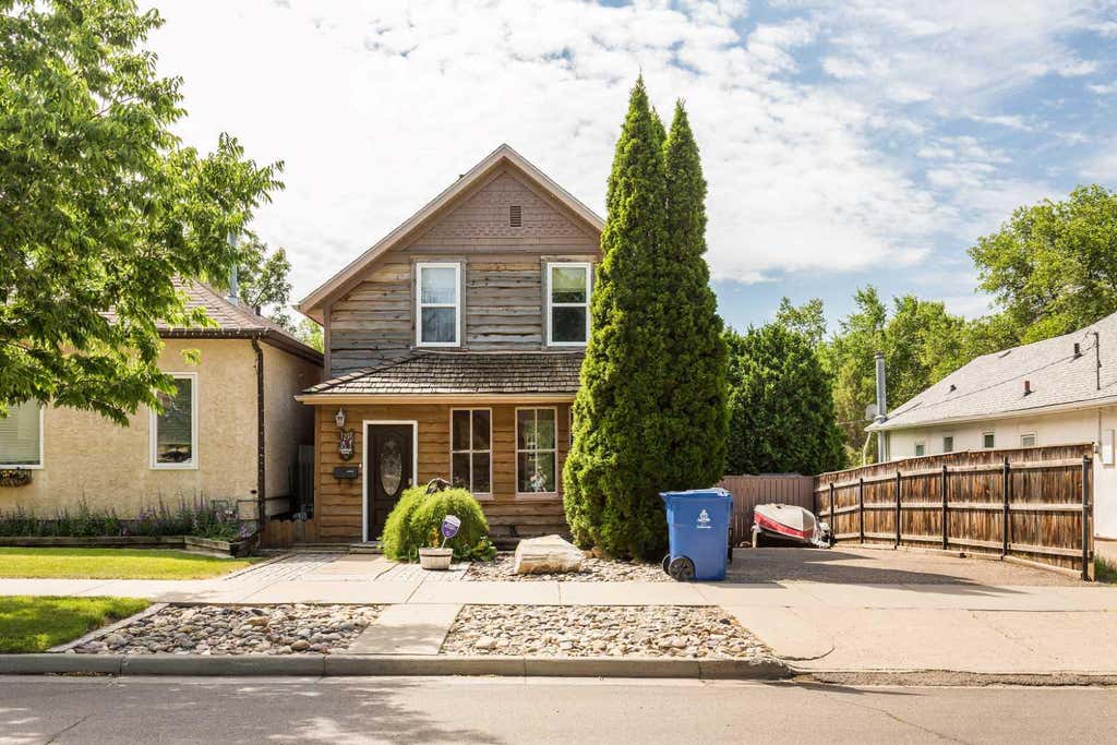 Photo of 1238 7 Avenue S, Lethbridge, AB T1J 1K8 (MLS # A2330000)