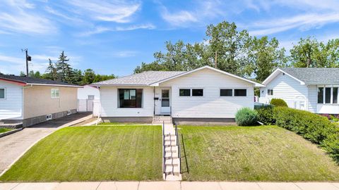 Photo of 5247 Thomas Street NE, Calgary, AB T2K 3V6 (MLS # A2328106)