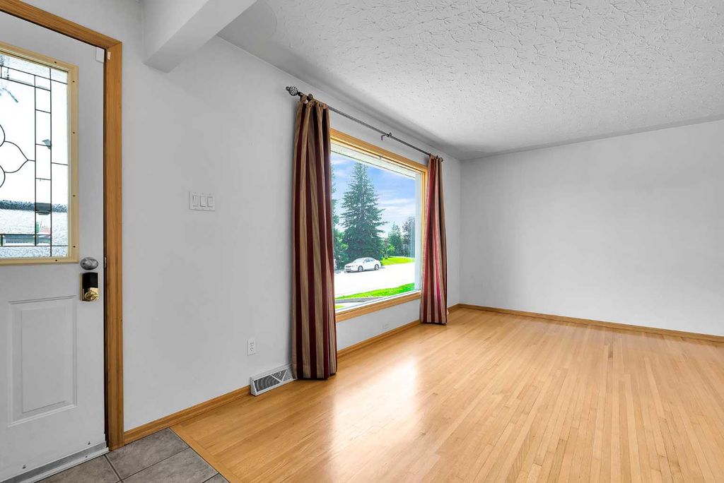 Photo of 5247 Thomas Street NE, Calgary, AB T2K 3V6 (MLS # A2328106)