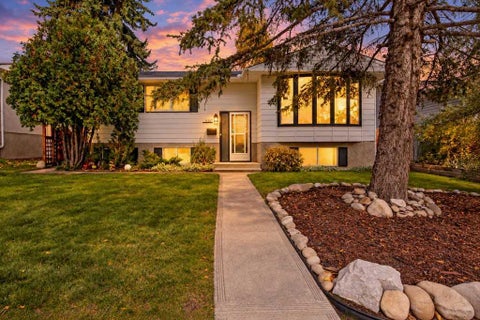 Photo of 11147 Braeside Drive SW, Calgary, AB T2W 1C2 (MLS # A2349485)