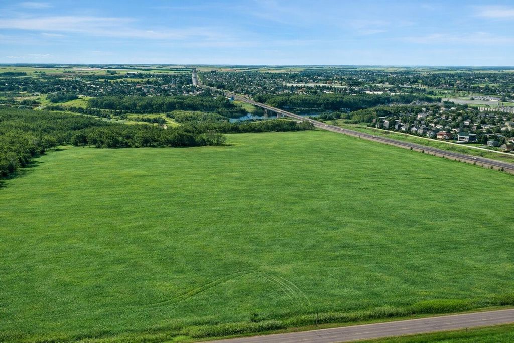 Photo of 5027 28 Avenue, Camrose, AB T4V 2T0 (MLS # A2305325)