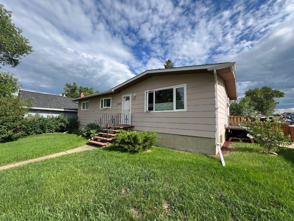 Photo of 599 3 Avenue W, Drumheller, AB T0J 0Y3 (MLS # A2308000)