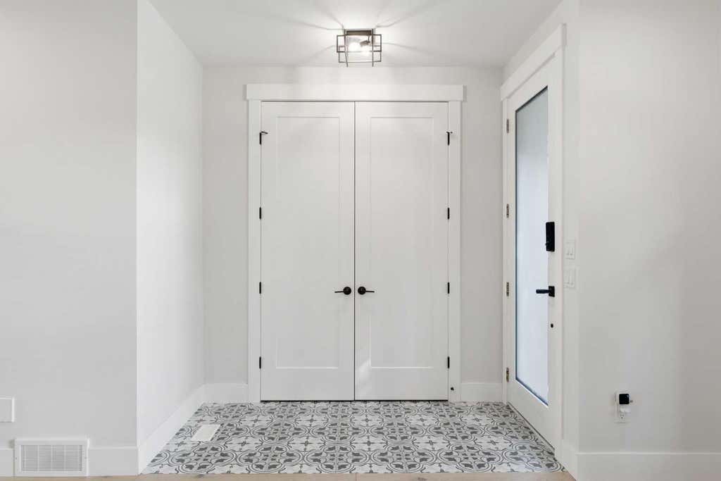 Photo of 3325 42 Street SW, Calgary, AB T3E 3M5 (MLS # A2328852)