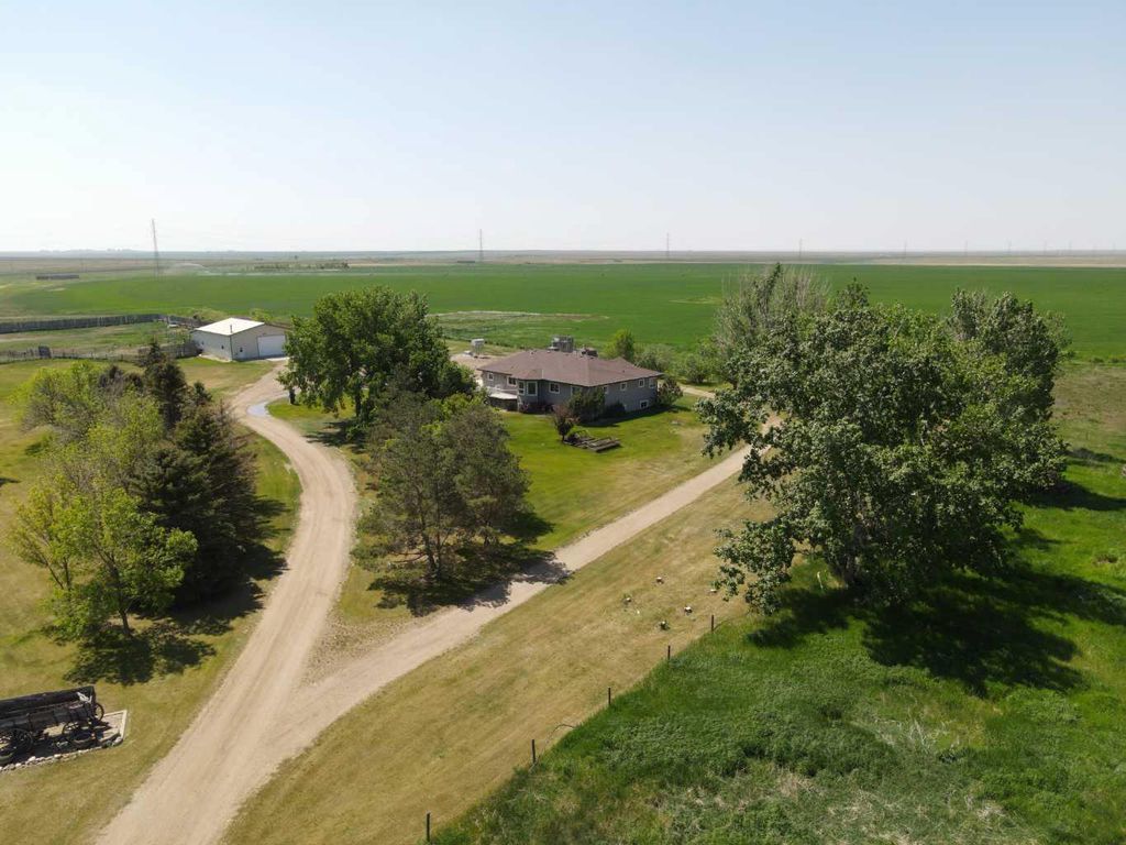 Photo of 182034 Rge Rd 163, Rural Newell, County of, AB T1R 1C8 (MLS # A2266773)