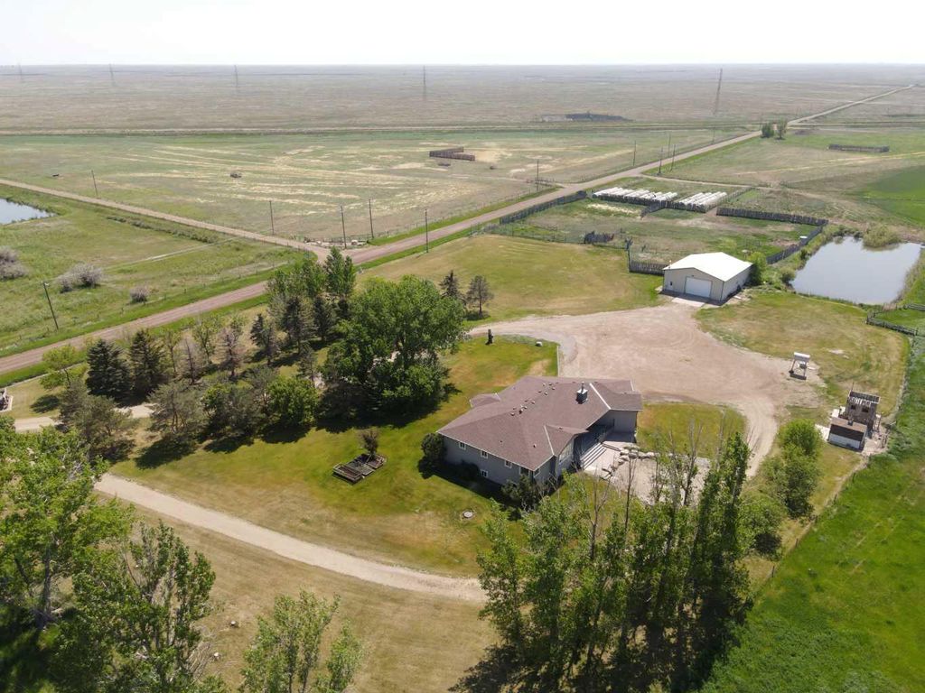 Photo of 182034 Rge Rd 163, Rural Newell, County of, AB T1R 1C8 (MLS # A2266773)