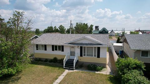 Photo of 604 3 Street E, Hanna, AB T0J 1P0 (MLS # A2228966)