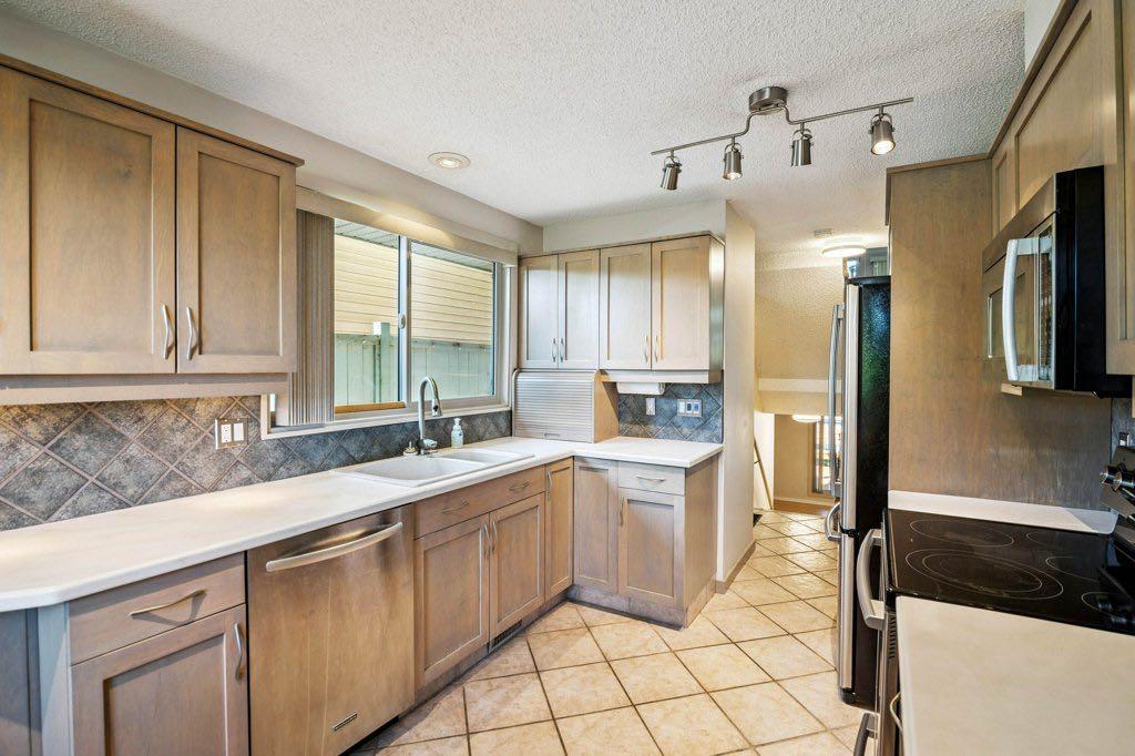 153 Mckinnon Crescent NE
