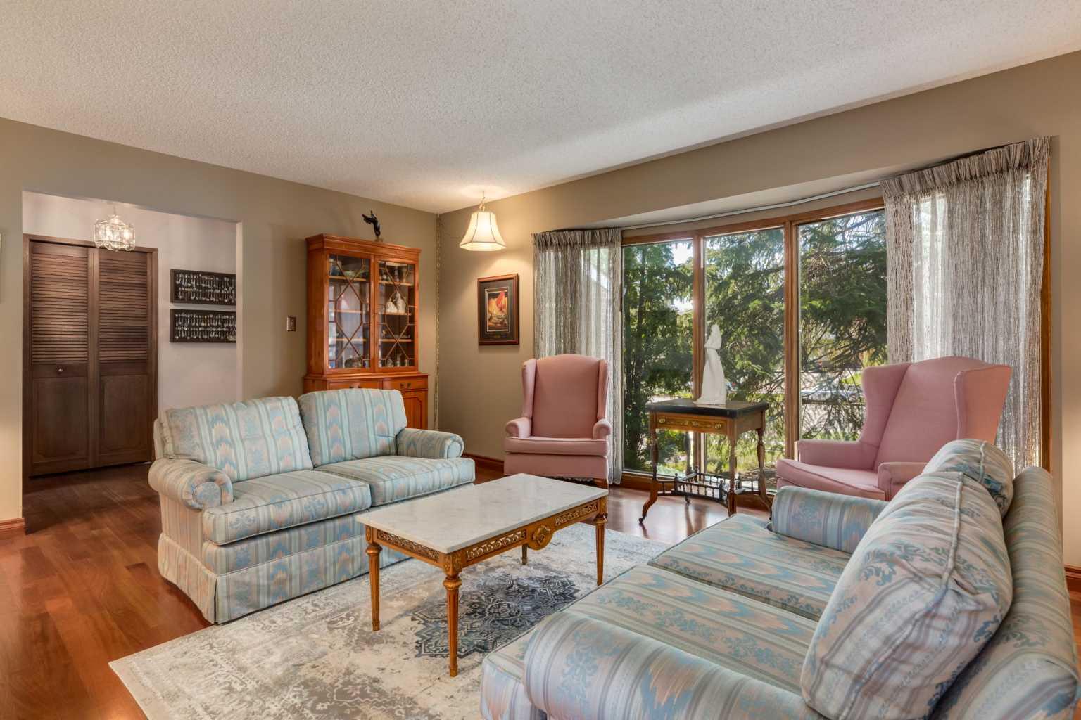 2724 Palliser Drive SW