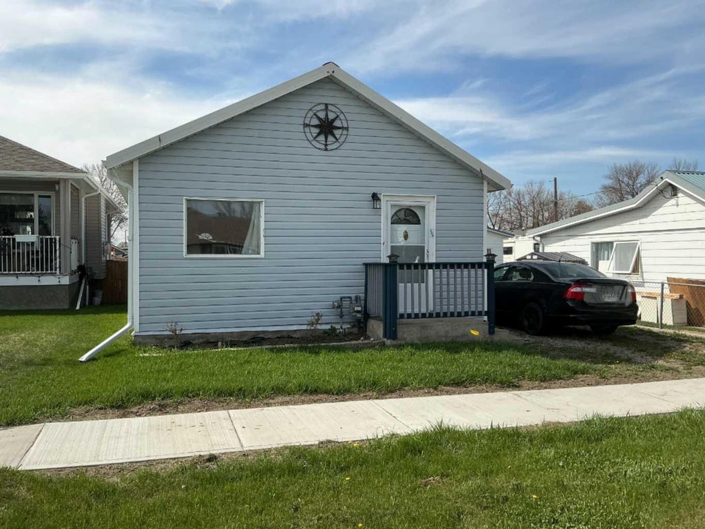 Photo of 309 52 Avenue W, Claresholm, AB T0L 0T0 (MLS # A2307991)