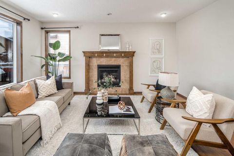 164 Everbrook Drive SW Calgary AB T2Y 0L7