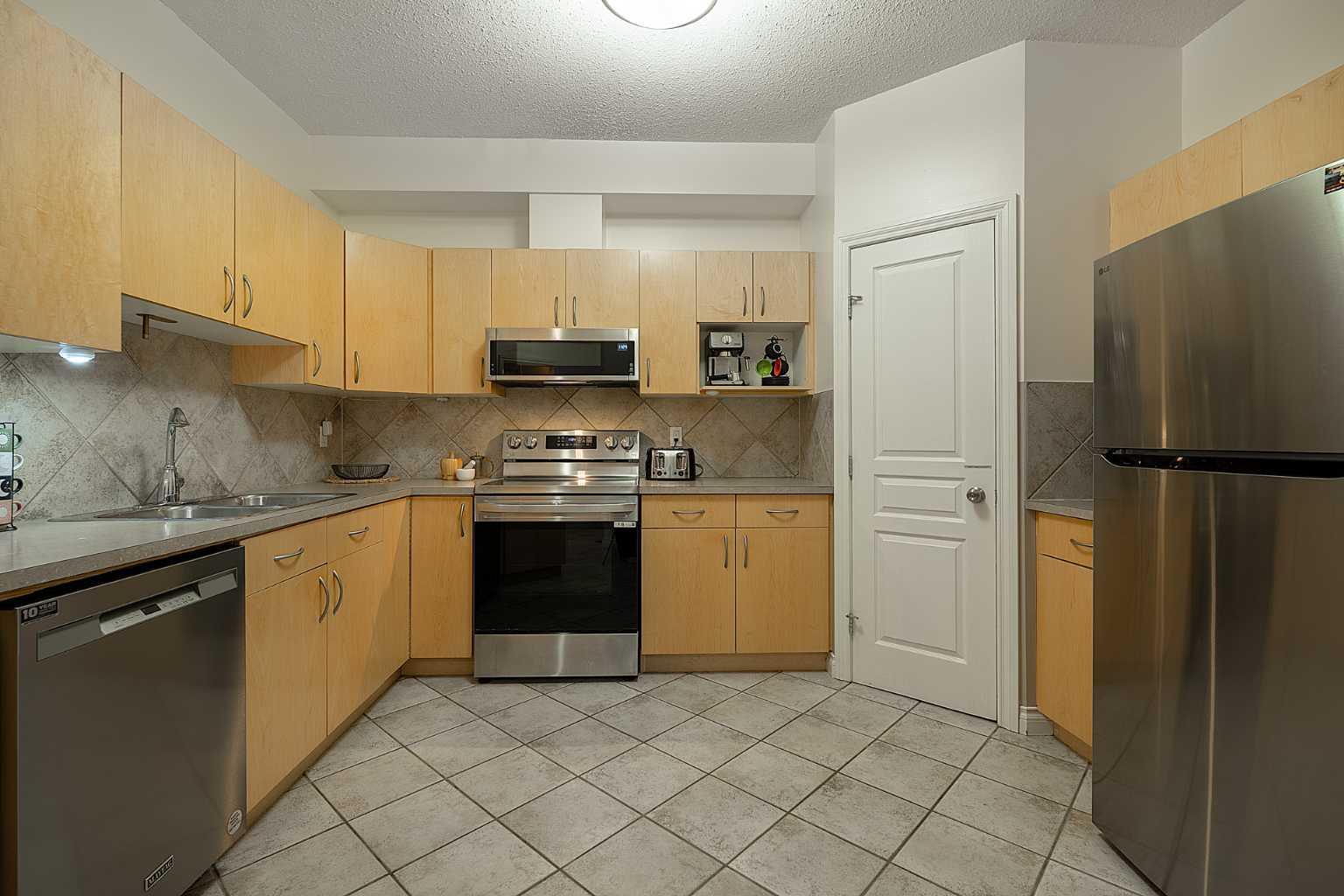 138 18 Avenue SE 202