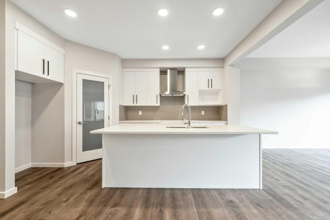 412 Heartwood Grove W