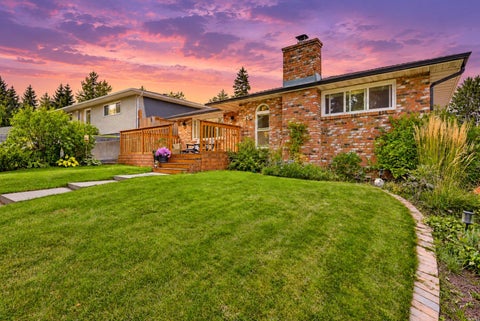 Photo of 716 Seymour Avenue SW, Calgary, AB T2W 0N4 (MLS # A2348882)