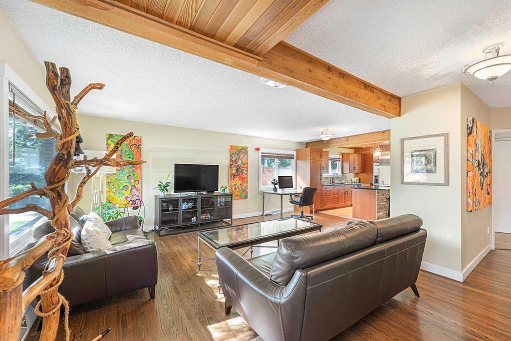 16 Roseview Drive NW