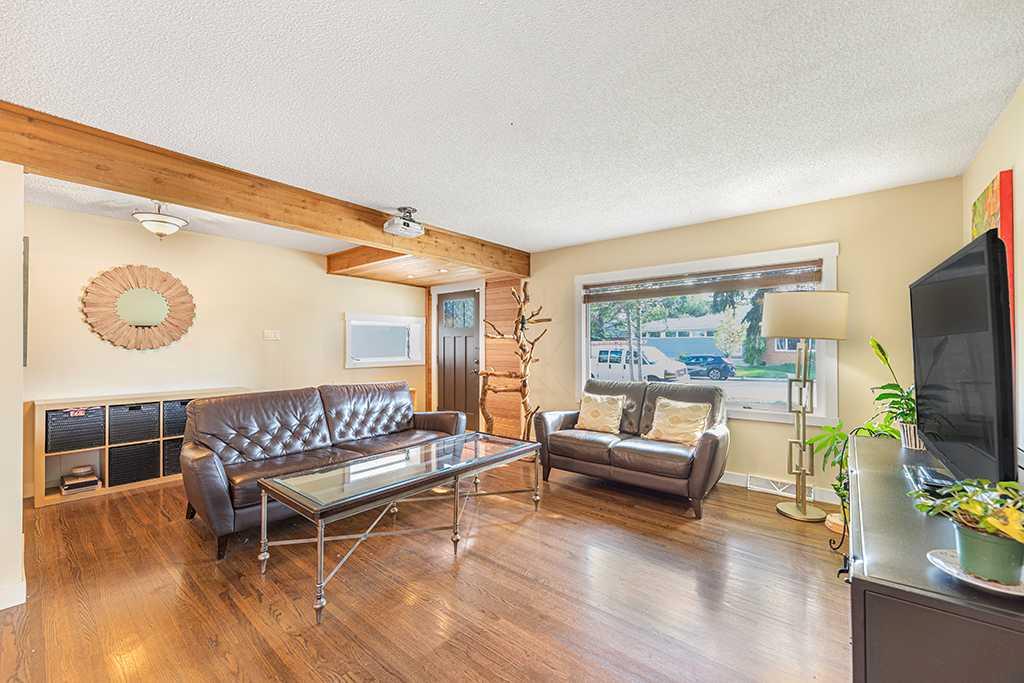 16 Roseview Drive NW