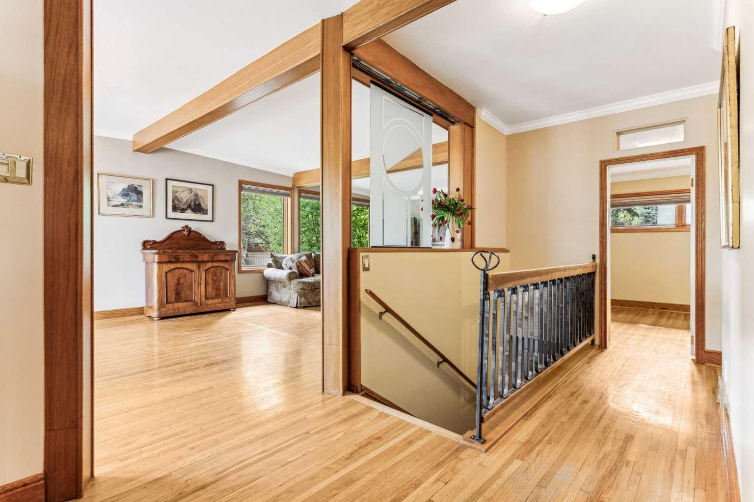 2427 Sovereign Crescent SW