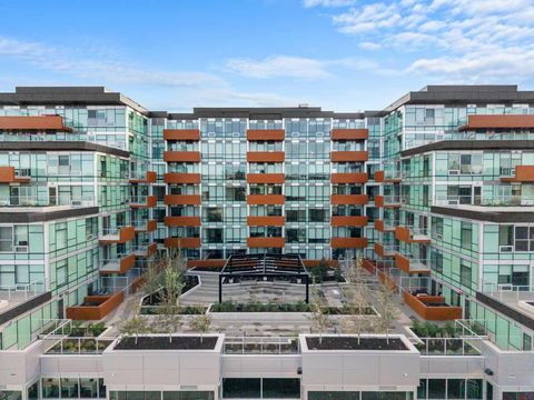 18 A Street NW 523 Calgary AB T2N 5G5