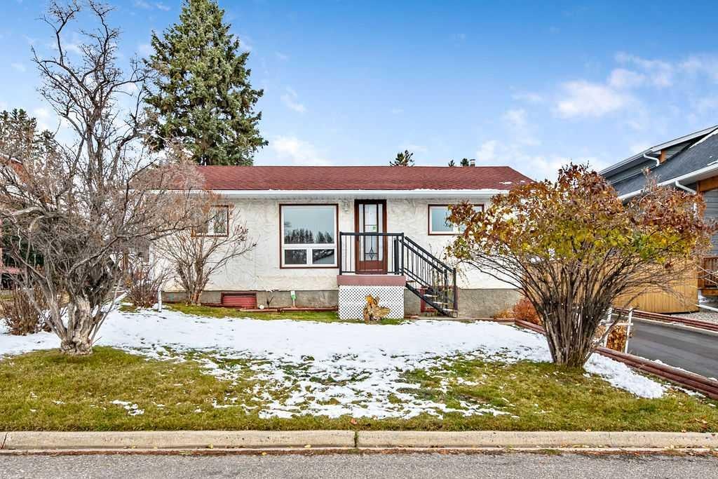 Photo of 210 Edgar Avenue NW, Diamond Valley, AB T0L 2A0 (MLS # A2354584)