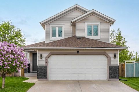 Photo of 220 Douglas Glen Bay SE, Calgary, AB T2Z 2M8 (MLS # A2297250)