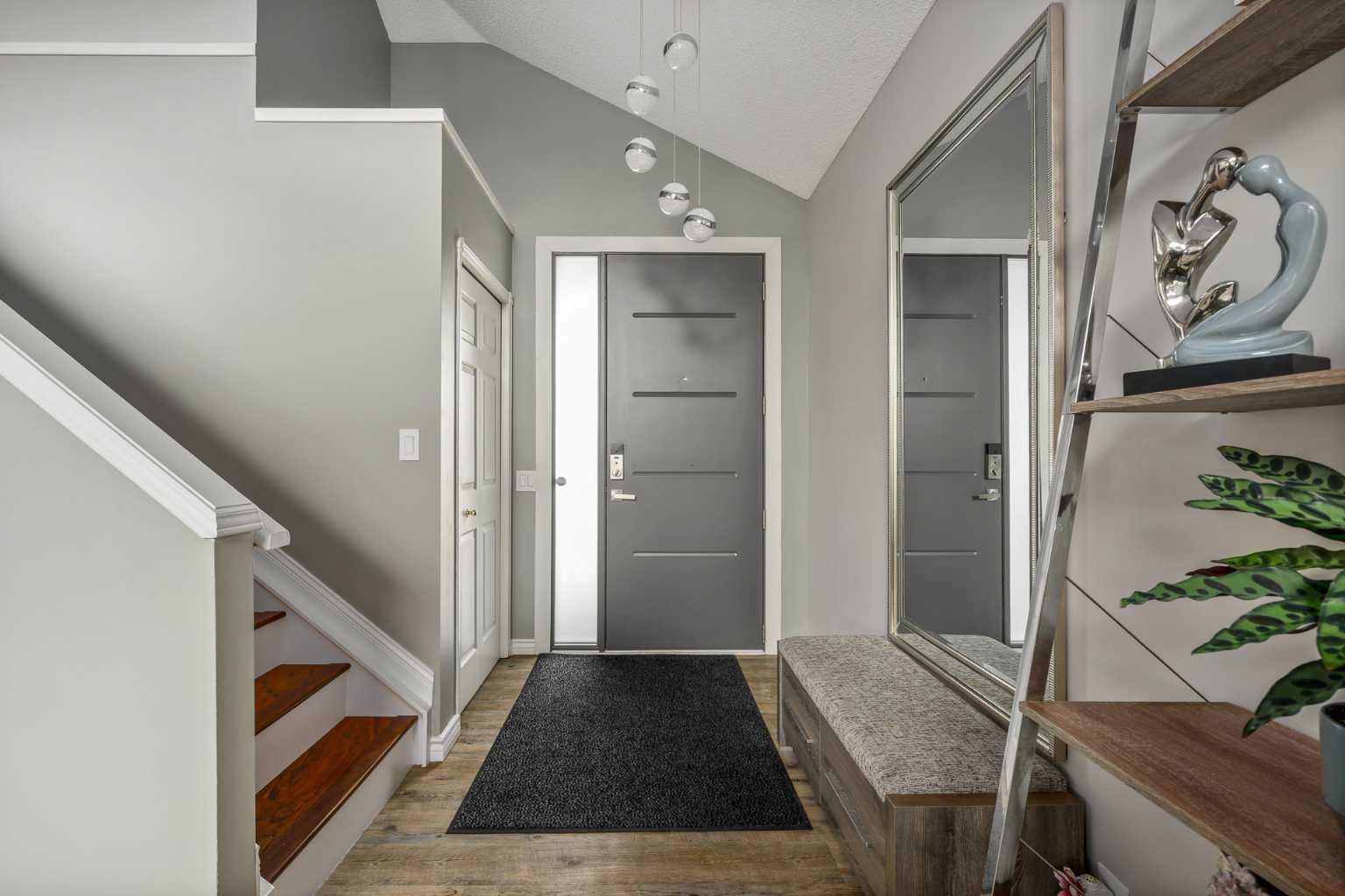 220 Douglas Glen Bay SE