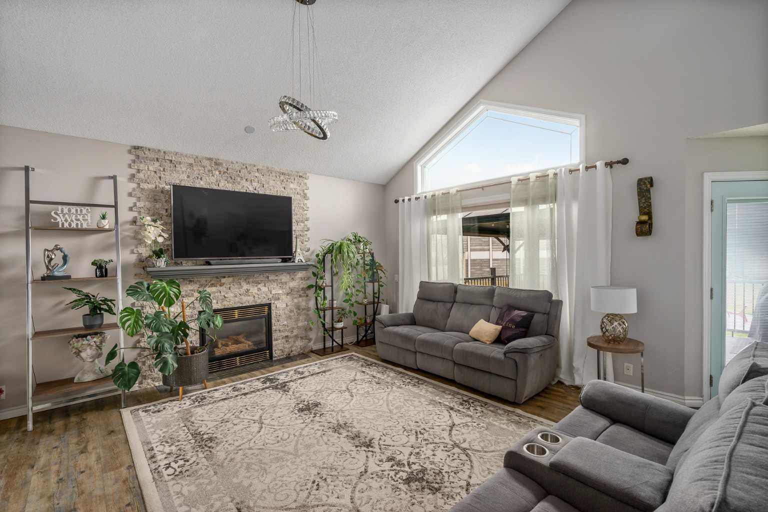 220 Douglas Glen Bay SE