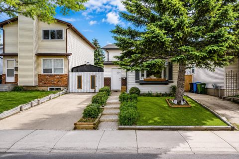Photo of 3614 39 Street NE, Calgary, AB T1Y 5H6 (MLS # A2331448)