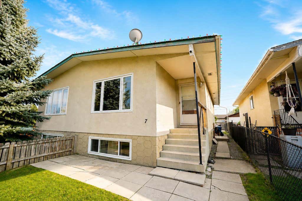 Photo of 7 Dovercliffe Way SE, Calgary, AB T2B 1W5 (MLS # A2339012)