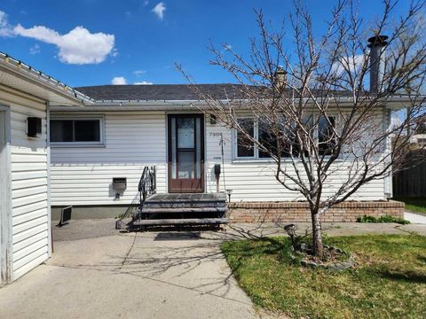 7304 5 Street SW Calgary AB T2Y 1B1