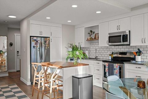 Property photo of 1208 14 Avenue Sw 201, Calgary, AB T3c 0v9