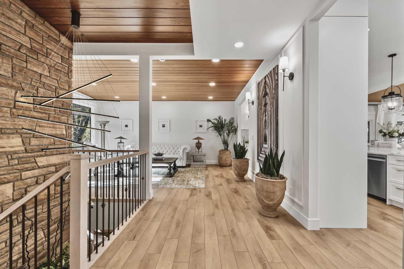 2332 Uxbridge Drive NW